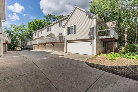 312 West Treehouse Lane Round Lake IL 60073