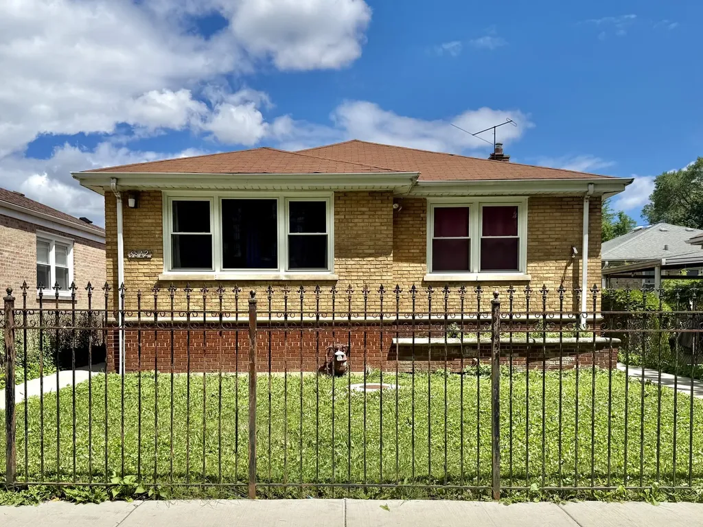 3842 West Argyle Street Chicago IL 60625