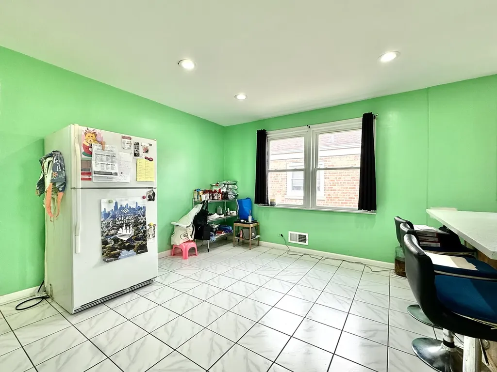 3842 West Argyle Street Chicago IL 60625