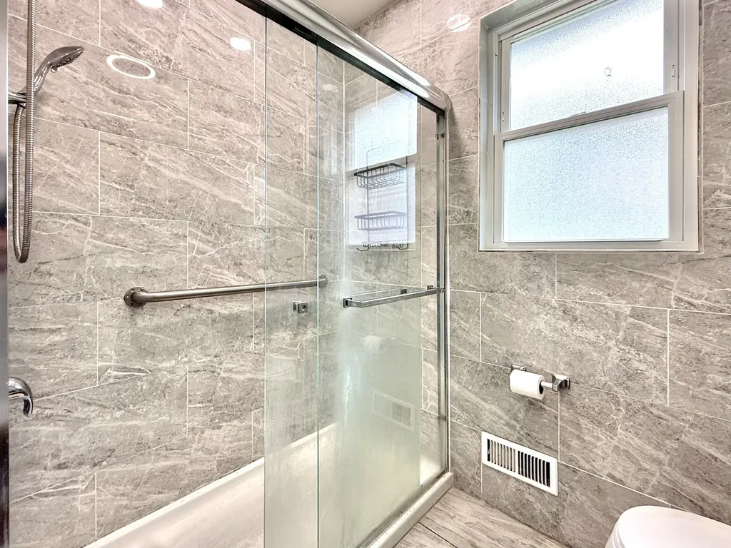 3842 West Argyle Street Chicago IL 60625