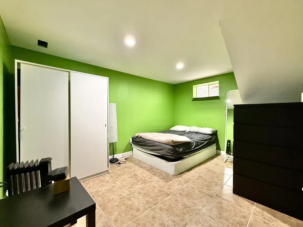 3842 West Argyle Street Chicago IL 60625