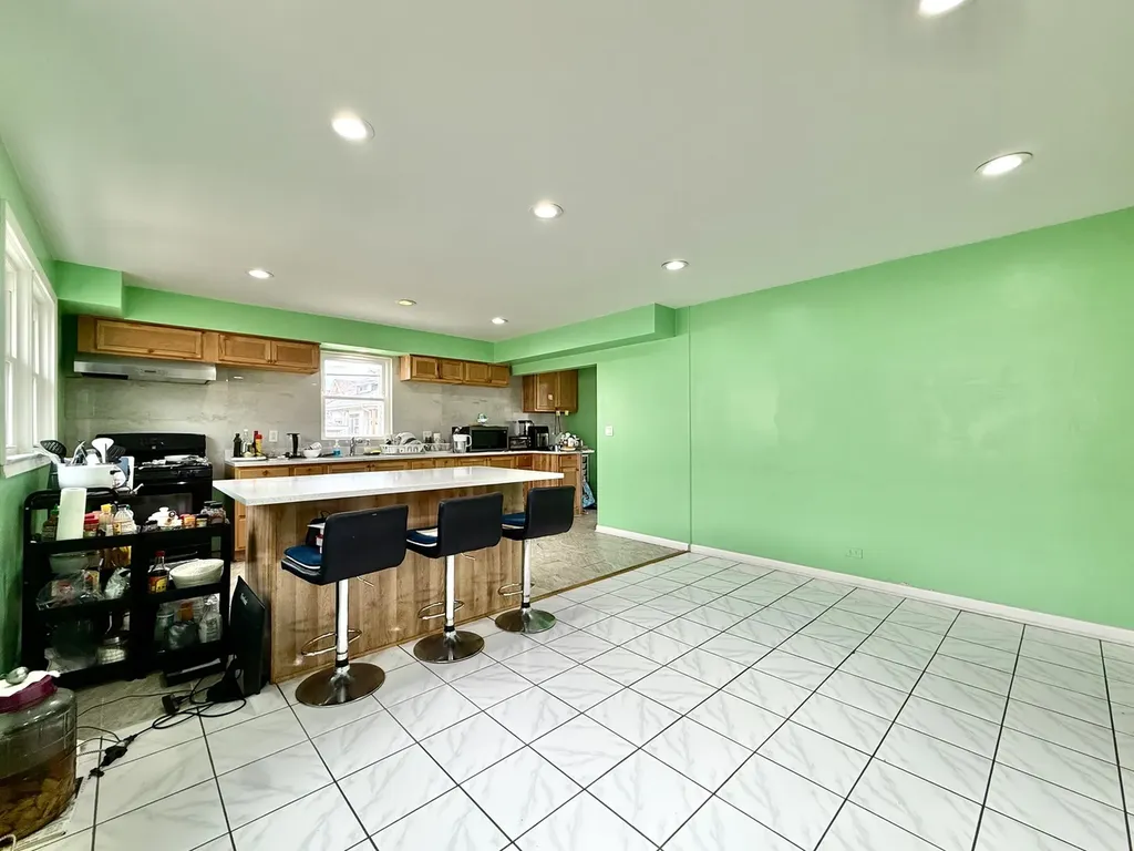 3842 West Argyle Street Chicago IL 60625