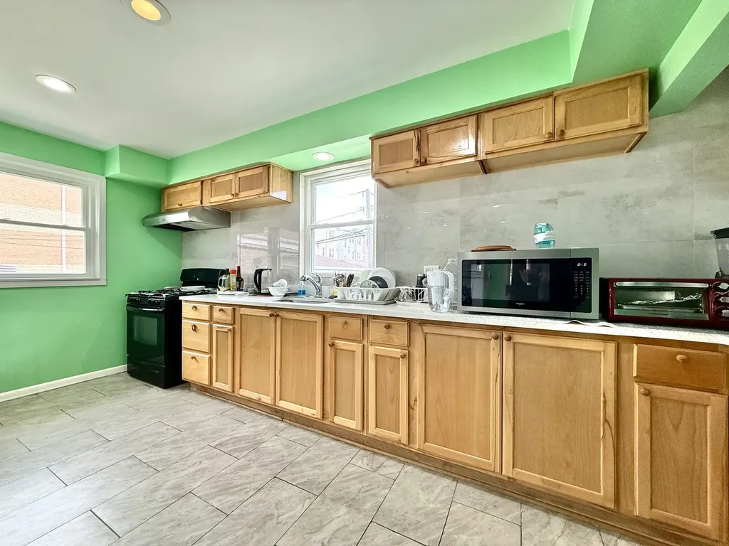 3842 West Argyle Street Chicago IL 60625