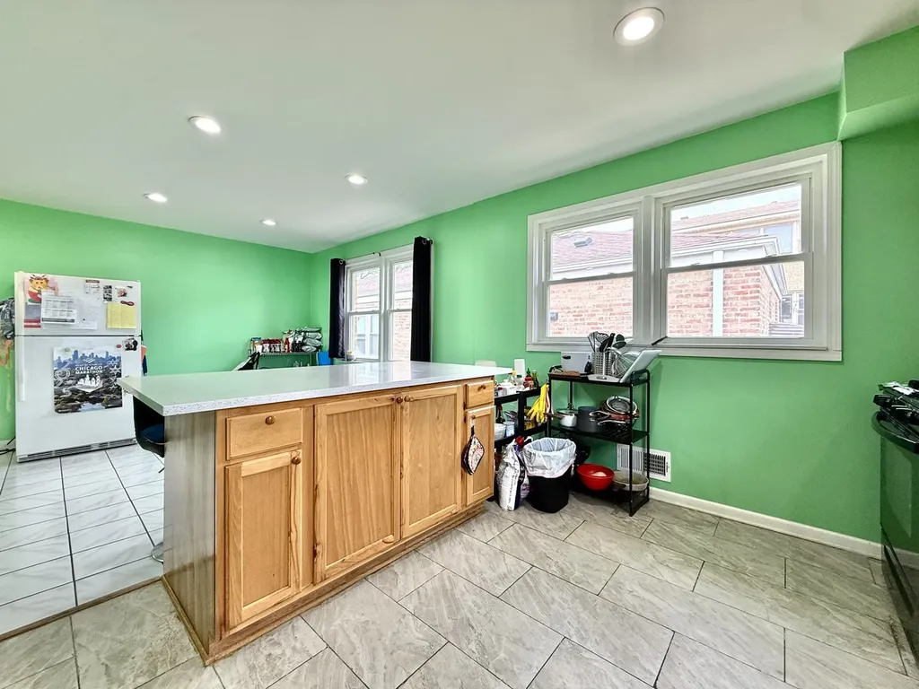 3842 West Argyle Street Chicago IL 60625