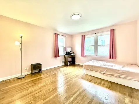 3842 West Argyle Street Chicago IL 60625