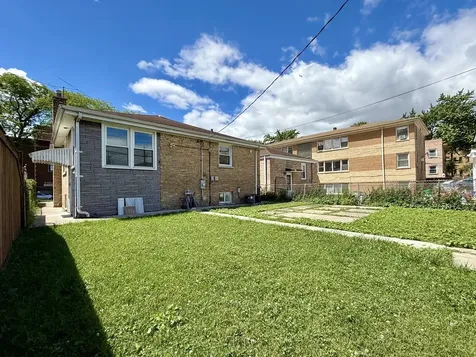 3842 West Argyle Street Chicago IL 60625