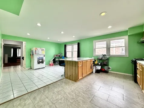 3842 West Argyle Street Chicago IL 60625