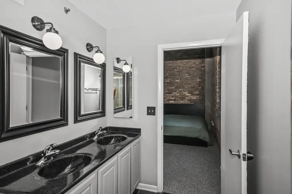 2001 South Calumet Avenue Chicago IL 60616