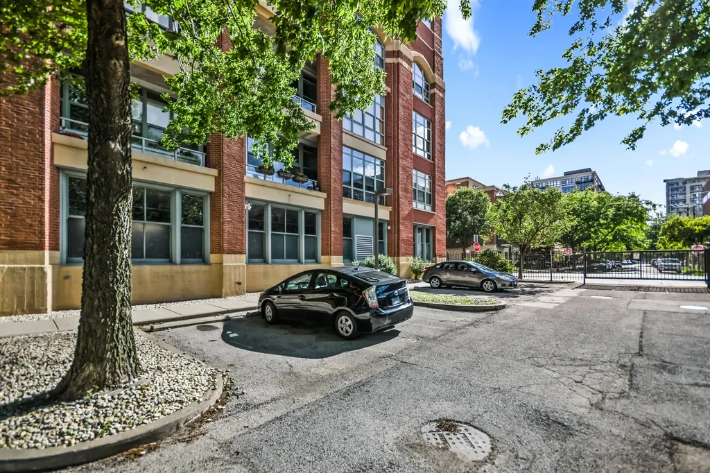 2001 South Calumet Avenue Chicago IL 60616