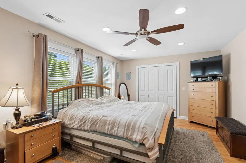 5230 North Mcvicker Avenue Chicago IL 60630