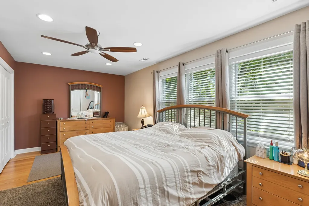 5230 North Mcvicker Avenue Chicago IL 60630