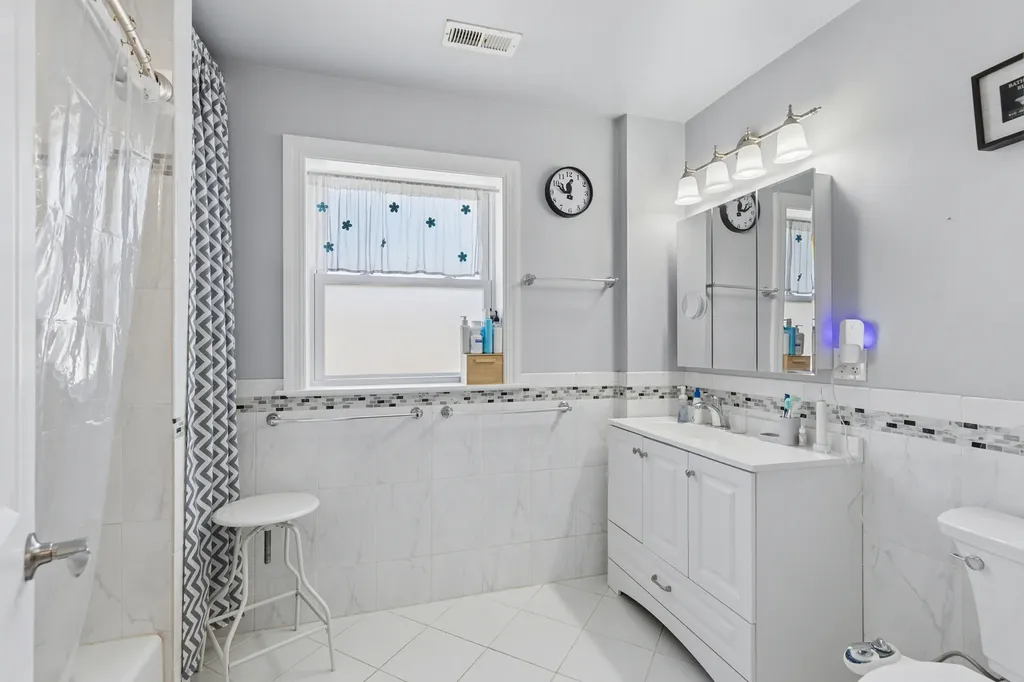 5230 North Mcvicker Avenue Chicago IL 60630