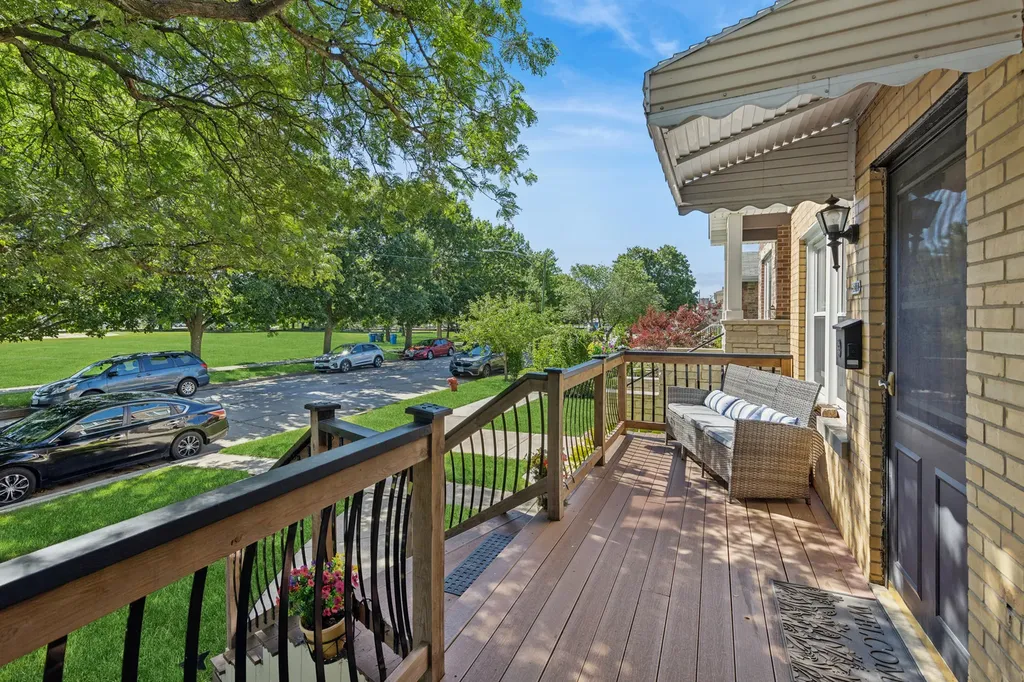 5230 North Mcvicker Avenue Chicago IL 60630