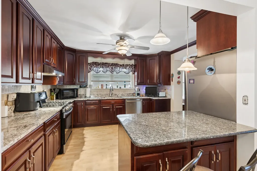 5230 North Mcvicker Avenue Chicago IL 60630