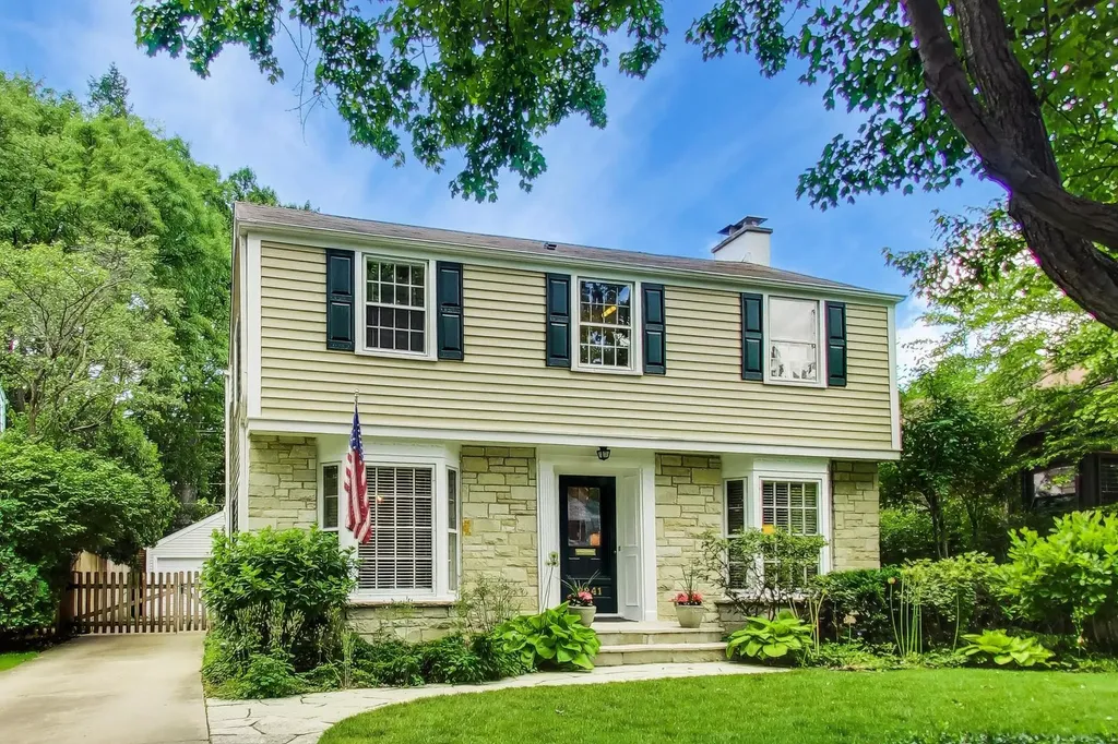 2241 Greenwood Avenue Wilmette IL 60091