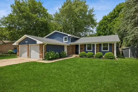 60 New Castle Court Crystal Lake IL 60014