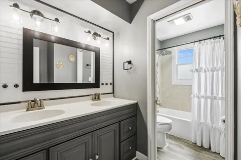 60 New Castle Court Crystal Lake IL 60014