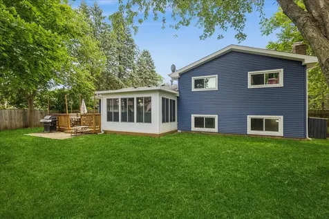 60 New Castle Court Crystal Lake IL 60014