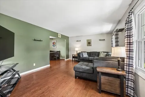 60 New Castle Court Crystal Lake IL 60014
