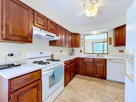 814 Stonebridge Lane Crystal Lake IL 60014