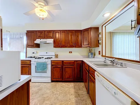 814 Stonebridge Lane Crystal Lake IL 60014