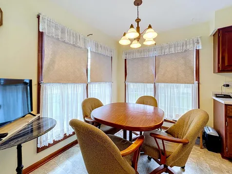 814 Stonebridge Lane Crystal Lake IL 60014