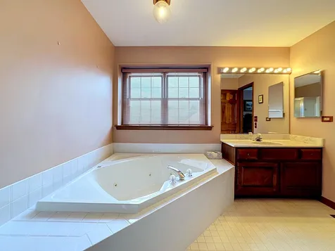 814 Stonebridge Lane Crystal Lake IL 60014