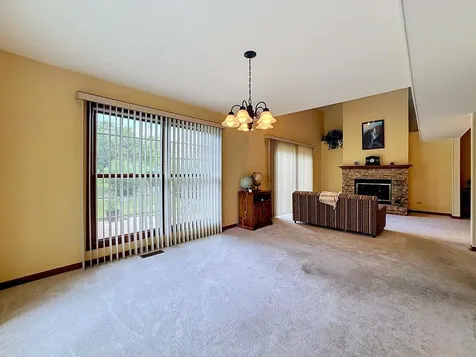 814 Stonebridge Lane Crystal Lake IL 60014