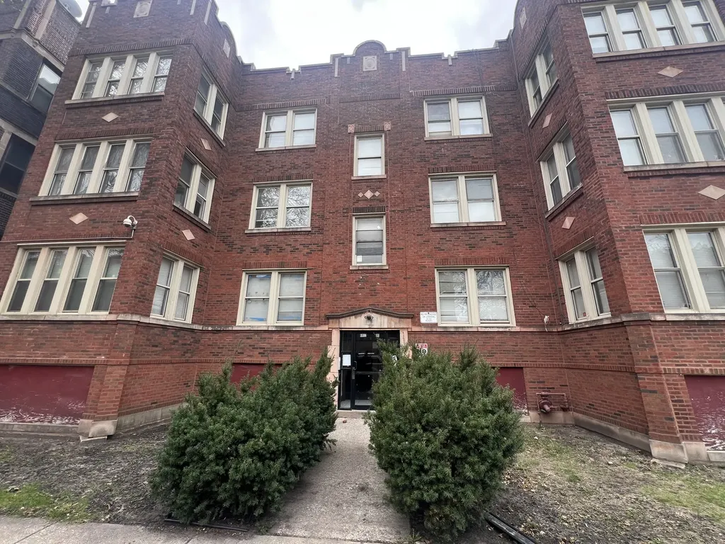 6802 South Clyde Avenue Chicago IL 60649