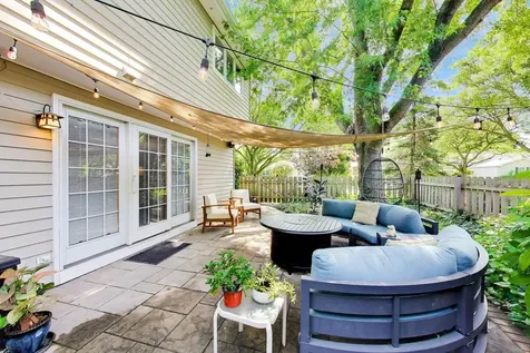 1117 Dawes Street Libertyville IL 60048