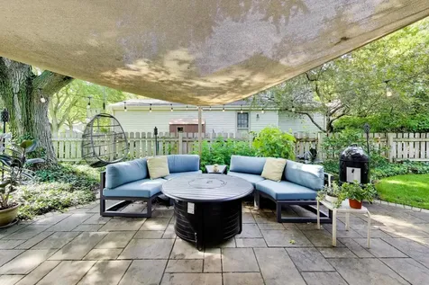 1117 Dawes Street Libertyville IL 60048