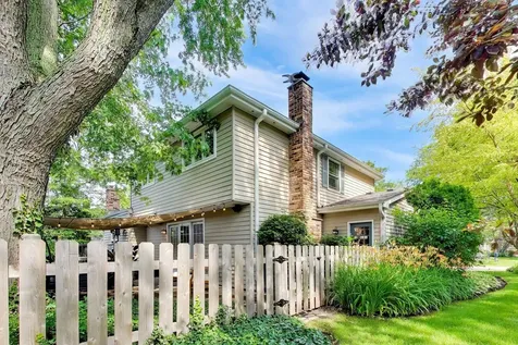 1117 Dawes Street Libertyville IL 60048