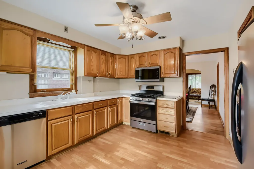 9550 South Hoyne Avenue Chicago IL 60643