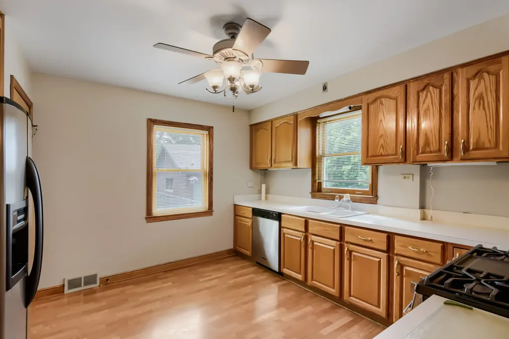 9550 South Hoyne Avenue Chicago IL 60643