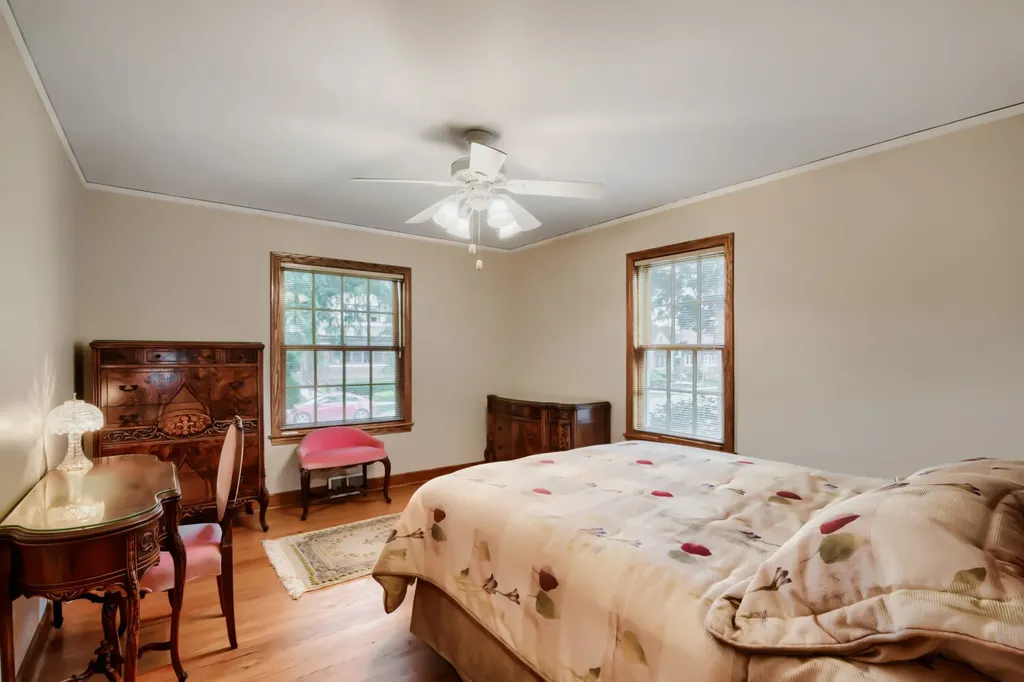 9550 South Hoyne Avenue Chicago IL 60643