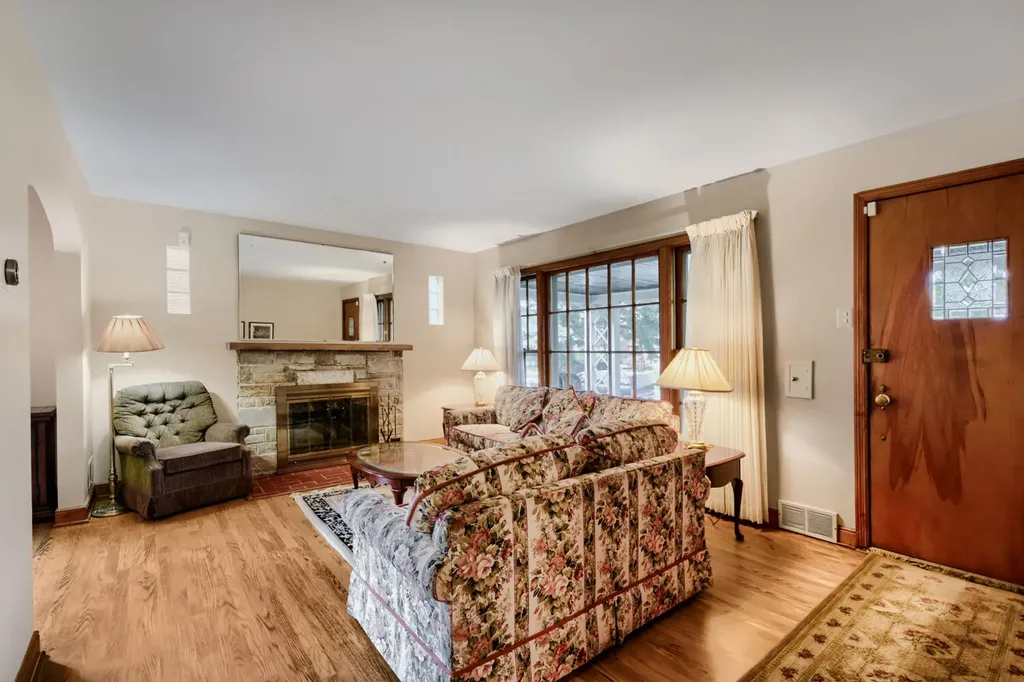 9550 South Hoyne Avenue Chicago IL 60643