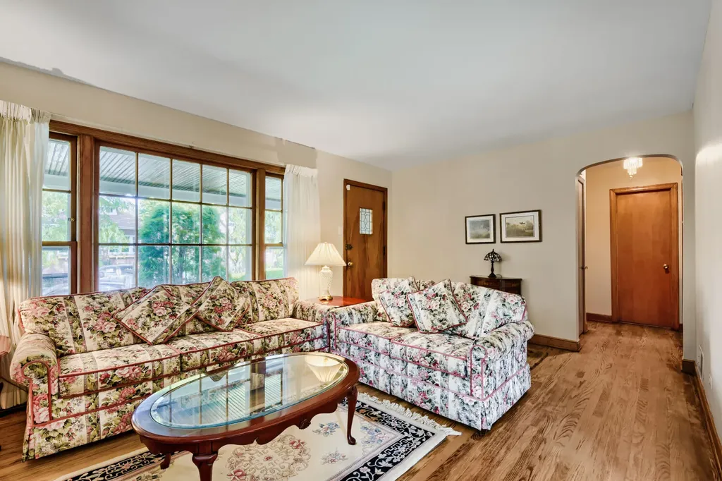 9550 South Hoyne Avenue Chicago IL 60643