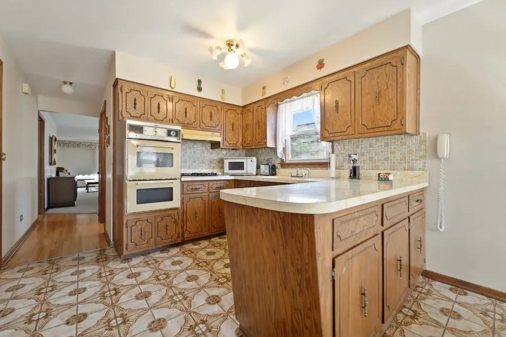 11607 South Avenue J Chicago IL 60617
