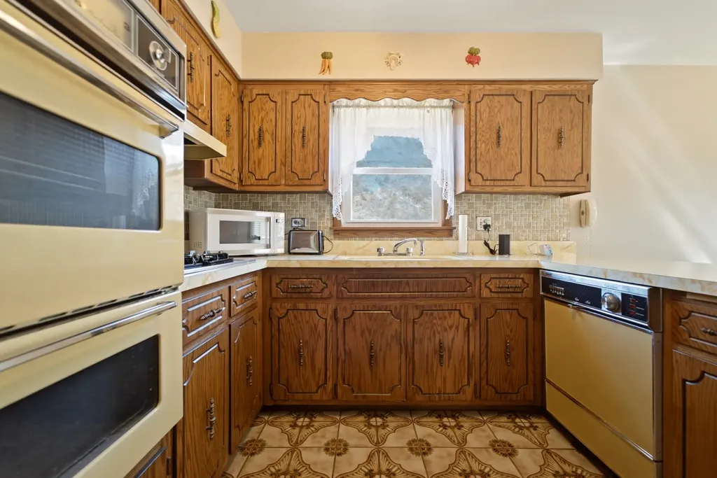11607 South Avenue J Chicago IL 60617