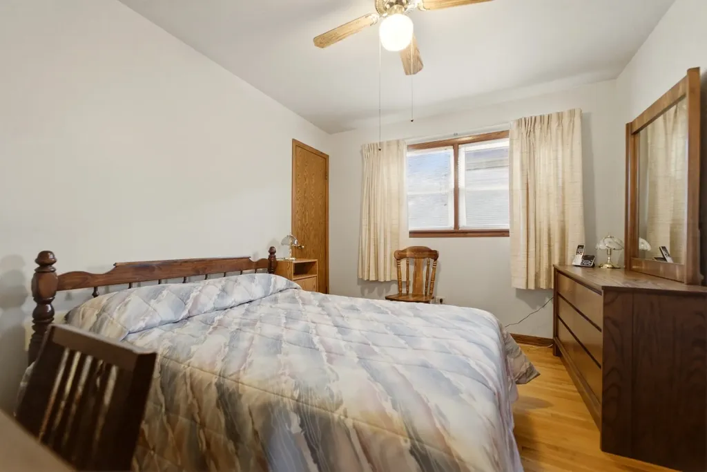 11607 South Avenue J Chicago IL 60617