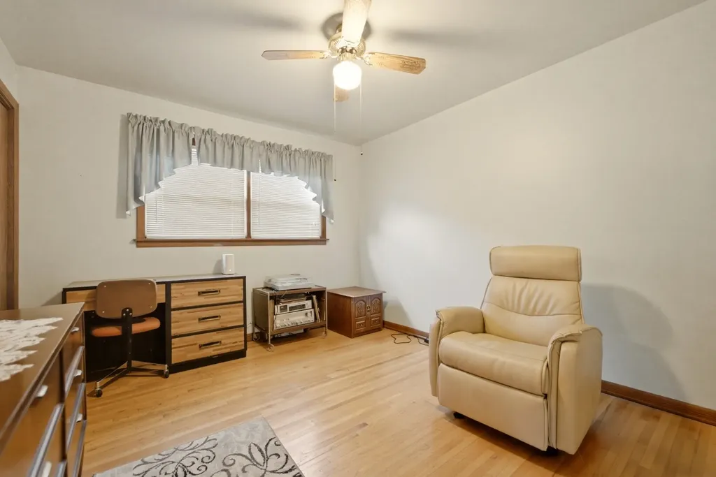 11607 South Avenue J Chicago IL 60617