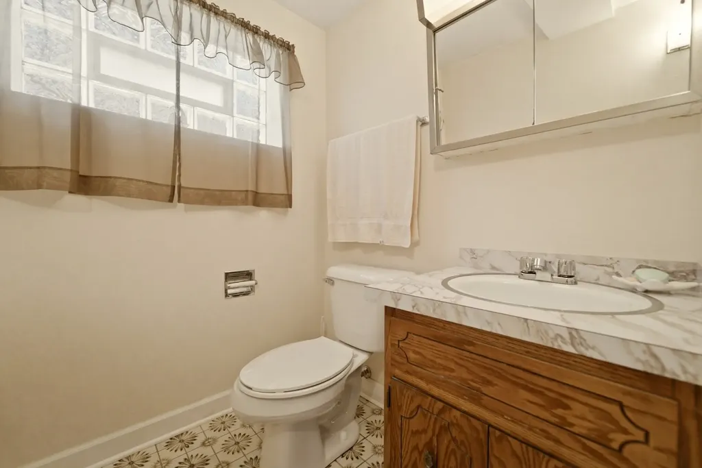 11607 South Avenue J Chicago IL 60617