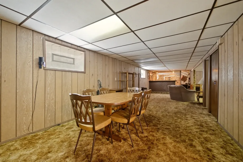 11607 South Avenue J Chicago IL 60617
