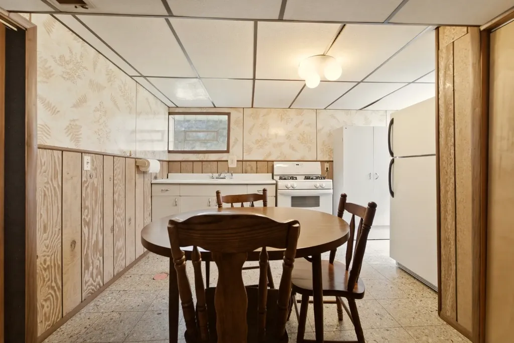 11607 South Avenue J Chicago IL 60617