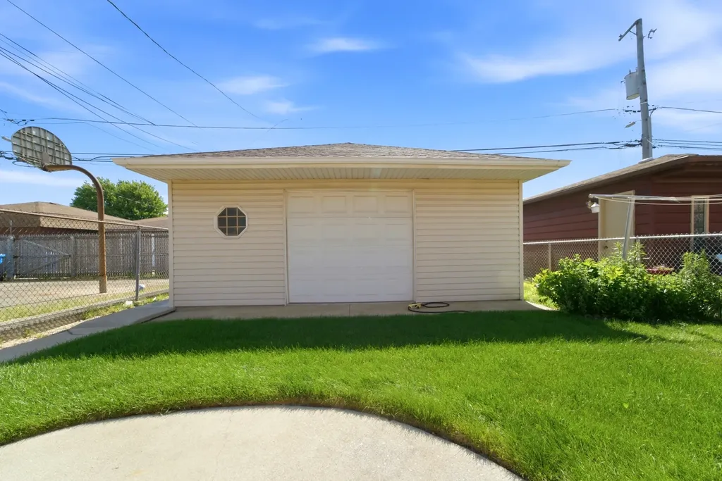 11607 South Avenue J Chicago IL 60617