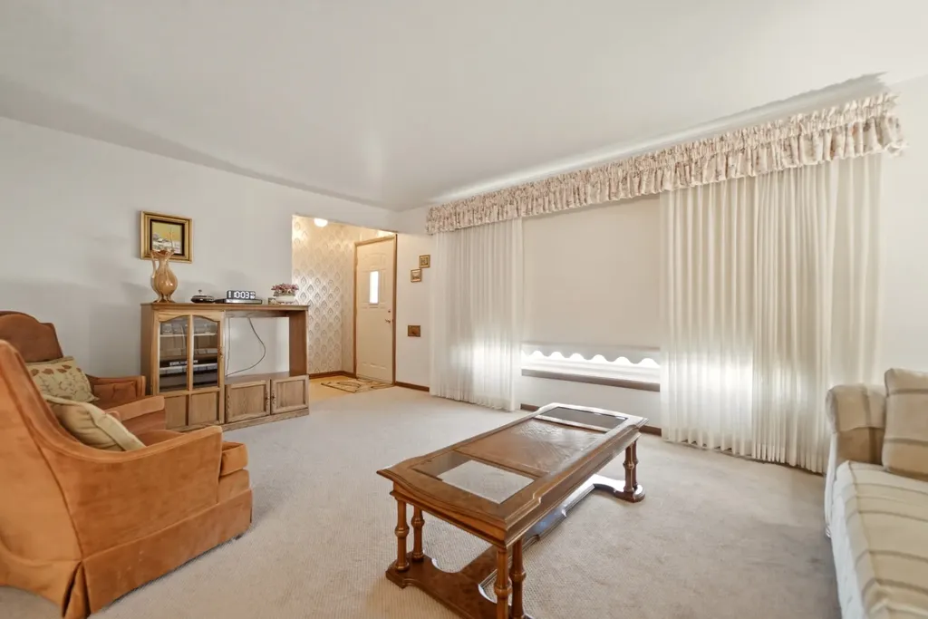 11607 South Avenue J Chicago IL 60617