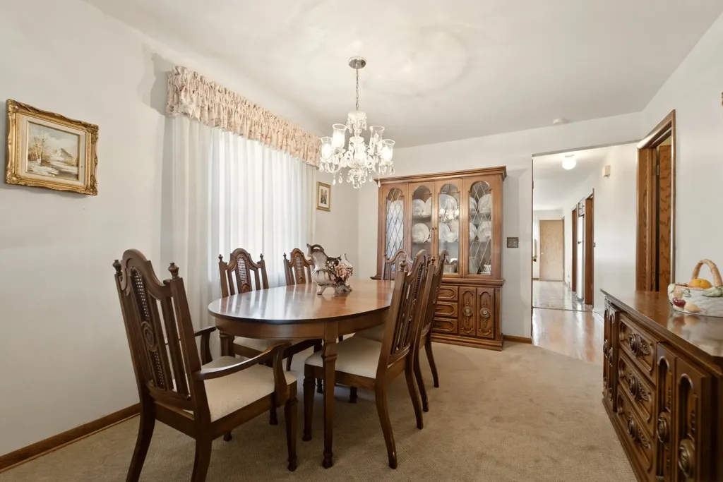 11607 South Avenue J Chicago IL 60617