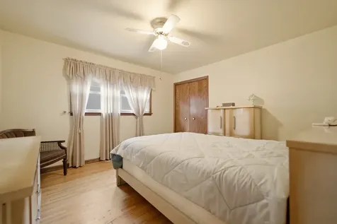 11607 South Avenue J Chicago IL 60617