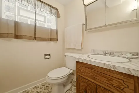 11607 South Avenue J Chicago IL 60617