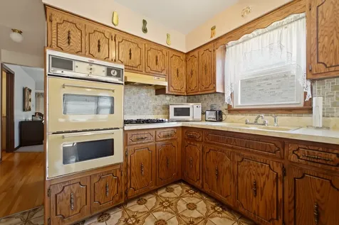 11607 South Avenue J Chicago IL 60617